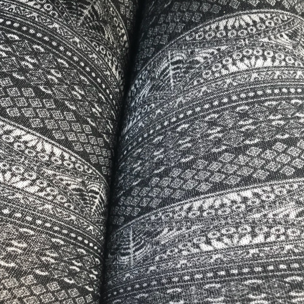 ❄️Lovely Winter Gray Leggings ❄️ 1 Left - Picture 4 of 5